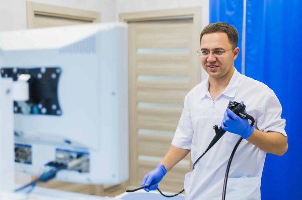 Quelle durée d'arrêt de travail prévoir pour une coloscopie et quelles précautions prendre ?